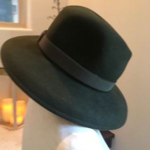 Women’s Fedora hat, no flaws no stains